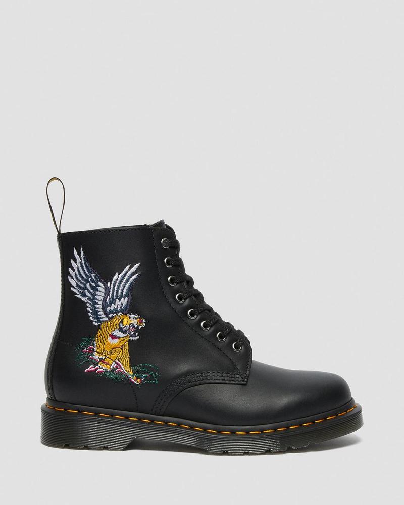 Dr Martens 1460 Souvenir Embroidered Leren Enkellaars Heren Zwart | NL 384LIS